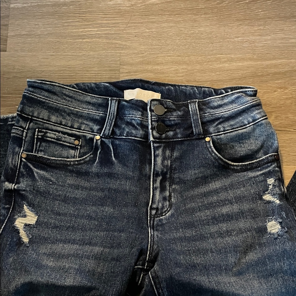 NWOT Distressed Women’s Jeans       Size 5/26 - Picture 2 of 6
